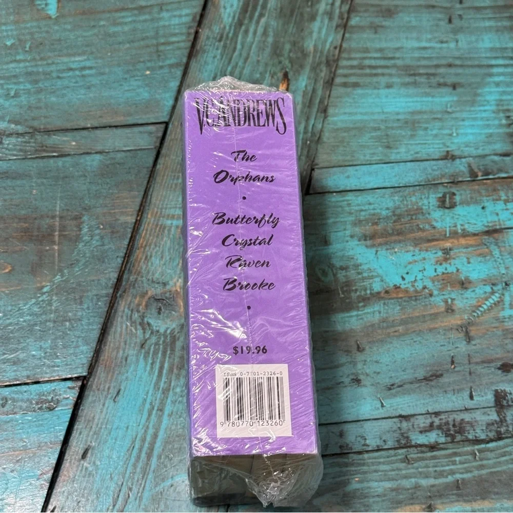 V.C. Andrews 4 Book Bundle Butterfly Crystal Brooke Raven Novels Vintage 90s NEW - Picture 3 of 6